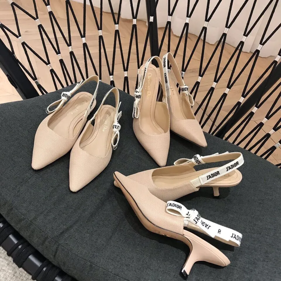 👟👟Ex-factory price 480👟👟 ✨✨ Newly upgraded Dior letter shoes that are so popular 🔥 that people are waiting in line! Dior jadore's first runway collection for the new designer. Originally, j'adore meant my favorite. Then I took a homophone and changed it into j'adior, which means I love Dior. Pointed bow letter ribbon slingback slingback shoes. * Black technical fabric * J'Adior embroidered ribbon * Flat knot * Leather sole matched with Mr. Christian Dior's favorite lucky star * Heel 1 cm/6.5 cm/9.5 cm *size: 33-43 (33/34/40/41/42/43 customized) *1cm flat bottom/6.5cm medium heel/9.5cm 💕When you walk with your head down, you will also look back at the shoes💕